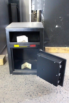 Used Amsec DSF2014 Front Load Drop Safe